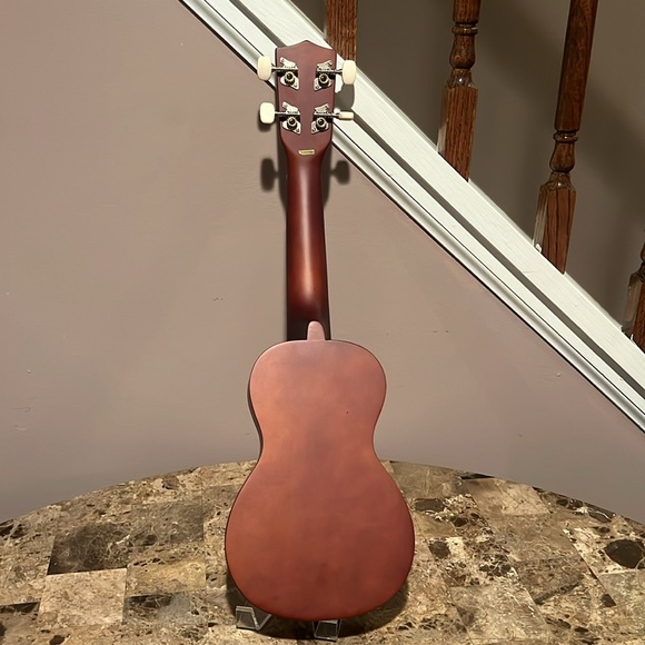Diamond Head DU-150 Ukulele with SNARK Clip-on Tuner - Picture 9 of 16